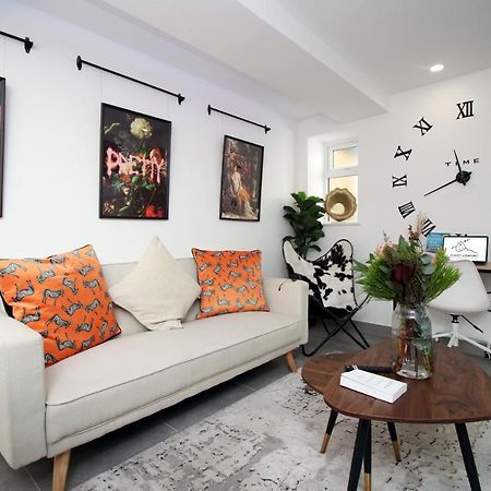 New Spacious 2 Bed Getaway - Private Courtyard! - Underfloor Heating Cardiff Exterior photo
