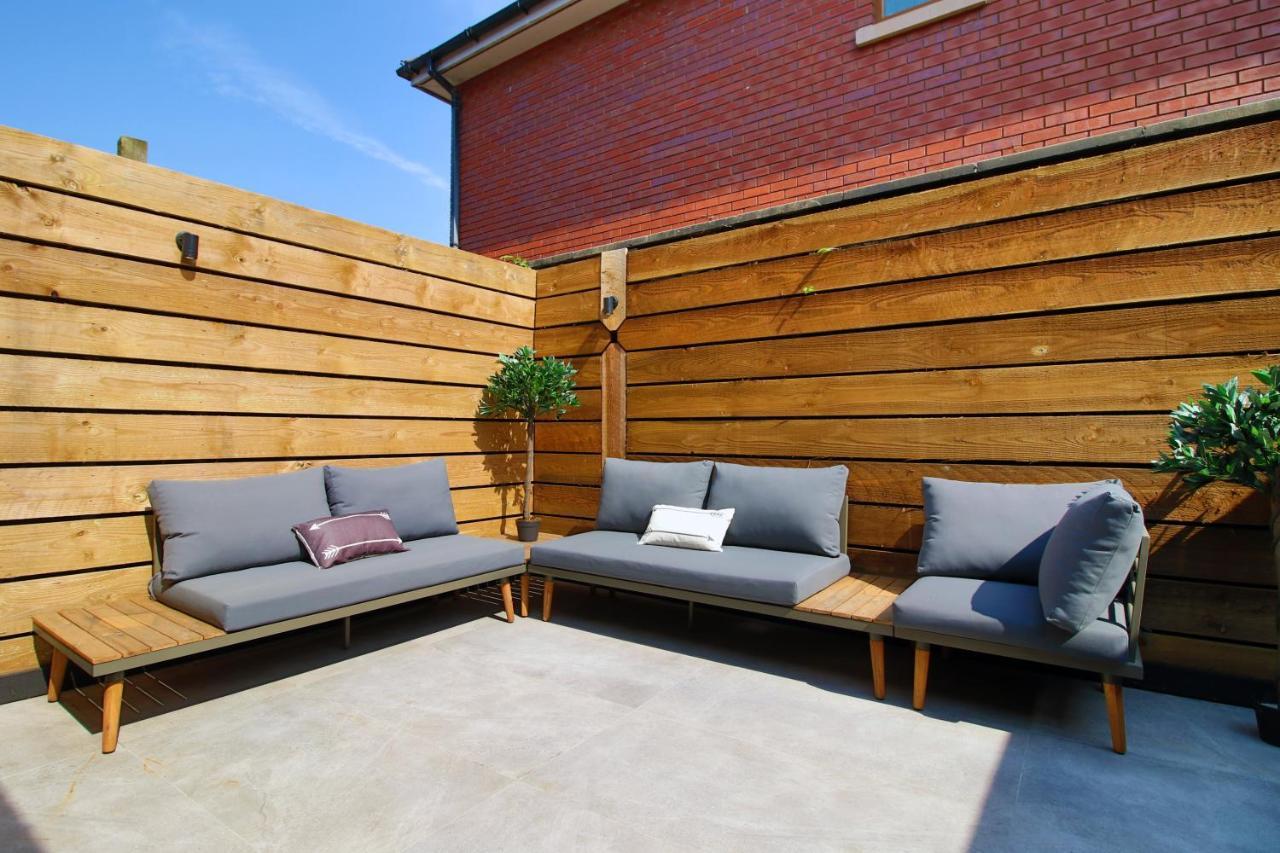 New Spacious 2 Bed Getaway - Private Courtyard! - Underfloor Heating Cardiff Exterior photo