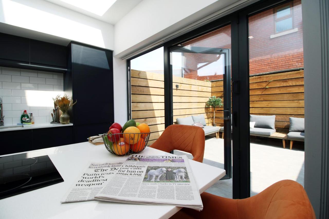 New Spacious 2 Bed Getaway - Private Courtyard! - Underfloor Heating Cardiff Exterior photo