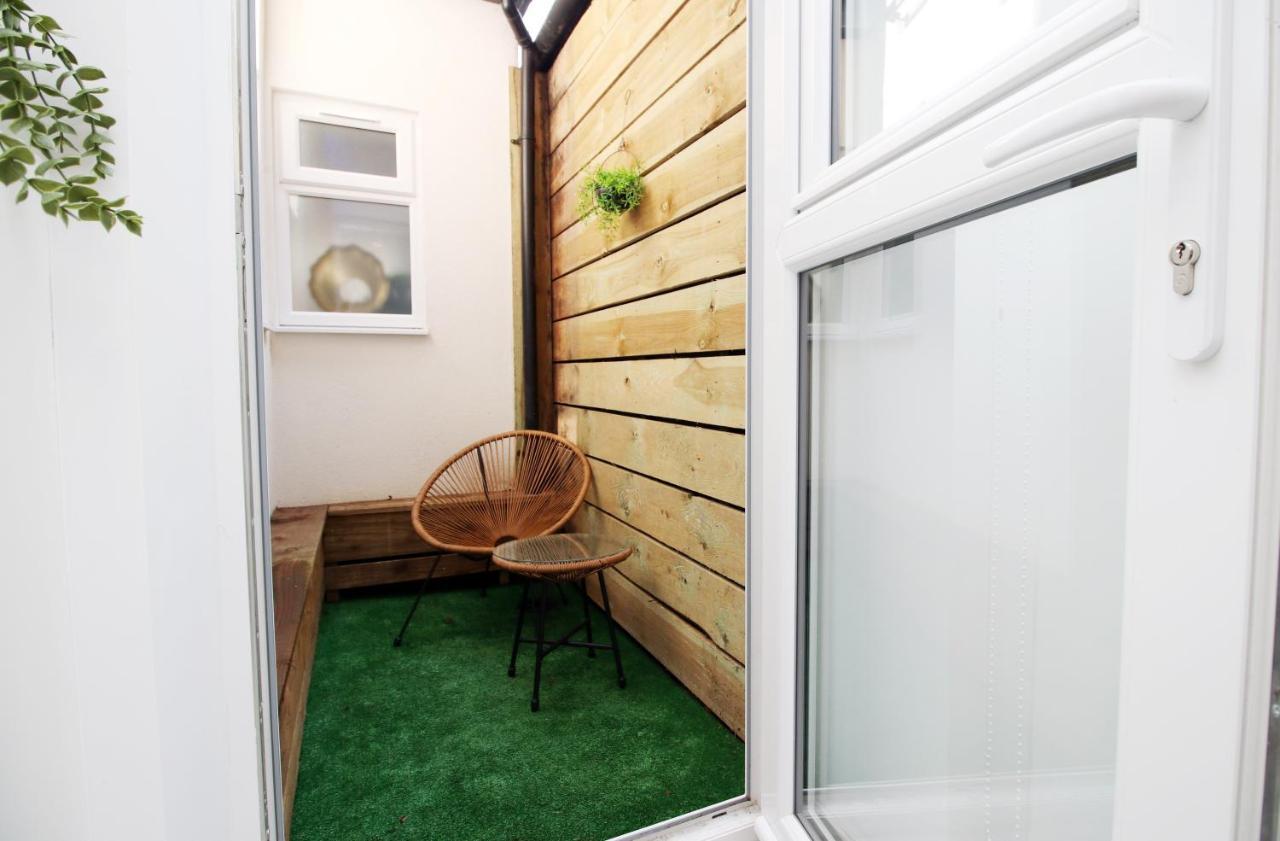New Spacious 2 Bed Getaway - Private Courtyard! - Underfloor Heating Cardiff Exterior photo