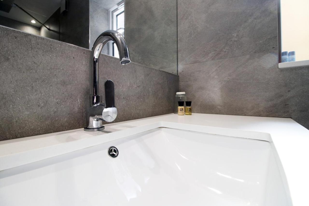 New Spacious 2 Bed Getaway - Private Courtyard! - Underfloor Heating Cardiff Exterior photo