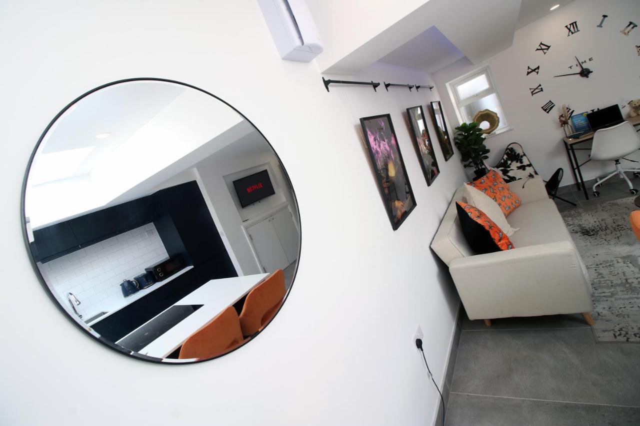 New Spacious 2 Bed Getaway - Private Courtyard! - Underfloor Heating Cardiff Exterior photo