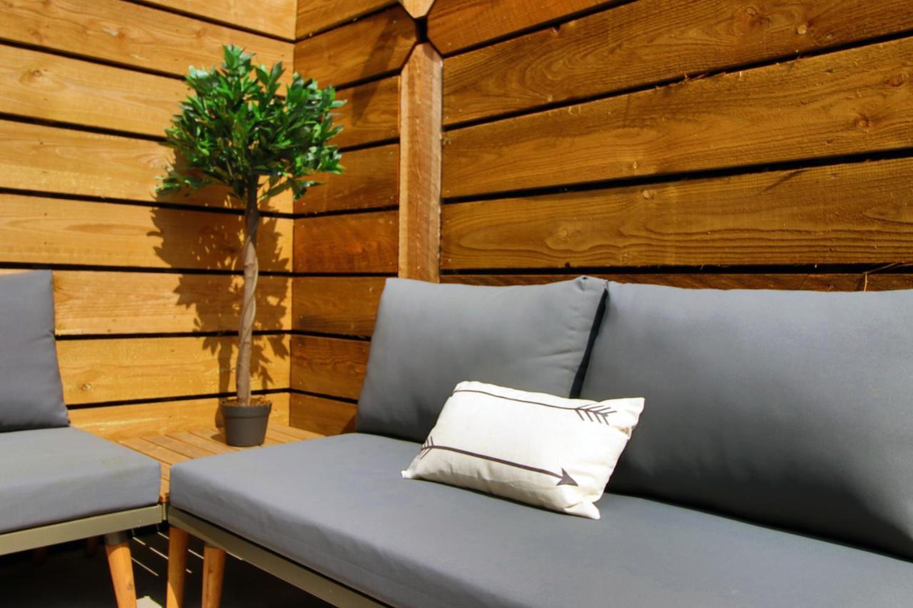 New Spacious 2 Bed Getaway - Private Courtyard! - Underfloor Heating Cardiff Exterior photo