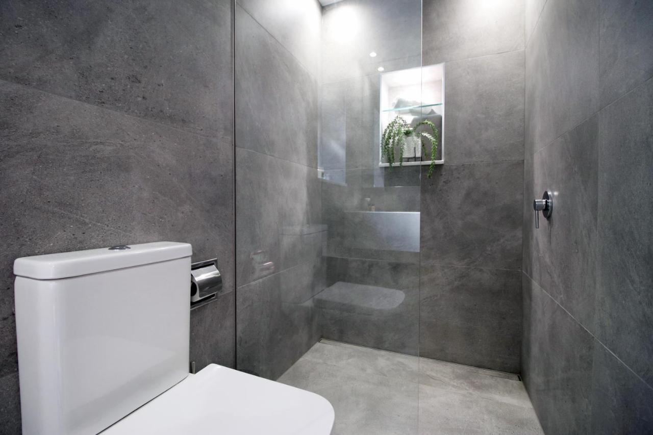 New Spacious 2 Bed Getaway - Private Courtyard! - Underfloor Heating Cardiff Exterior photo