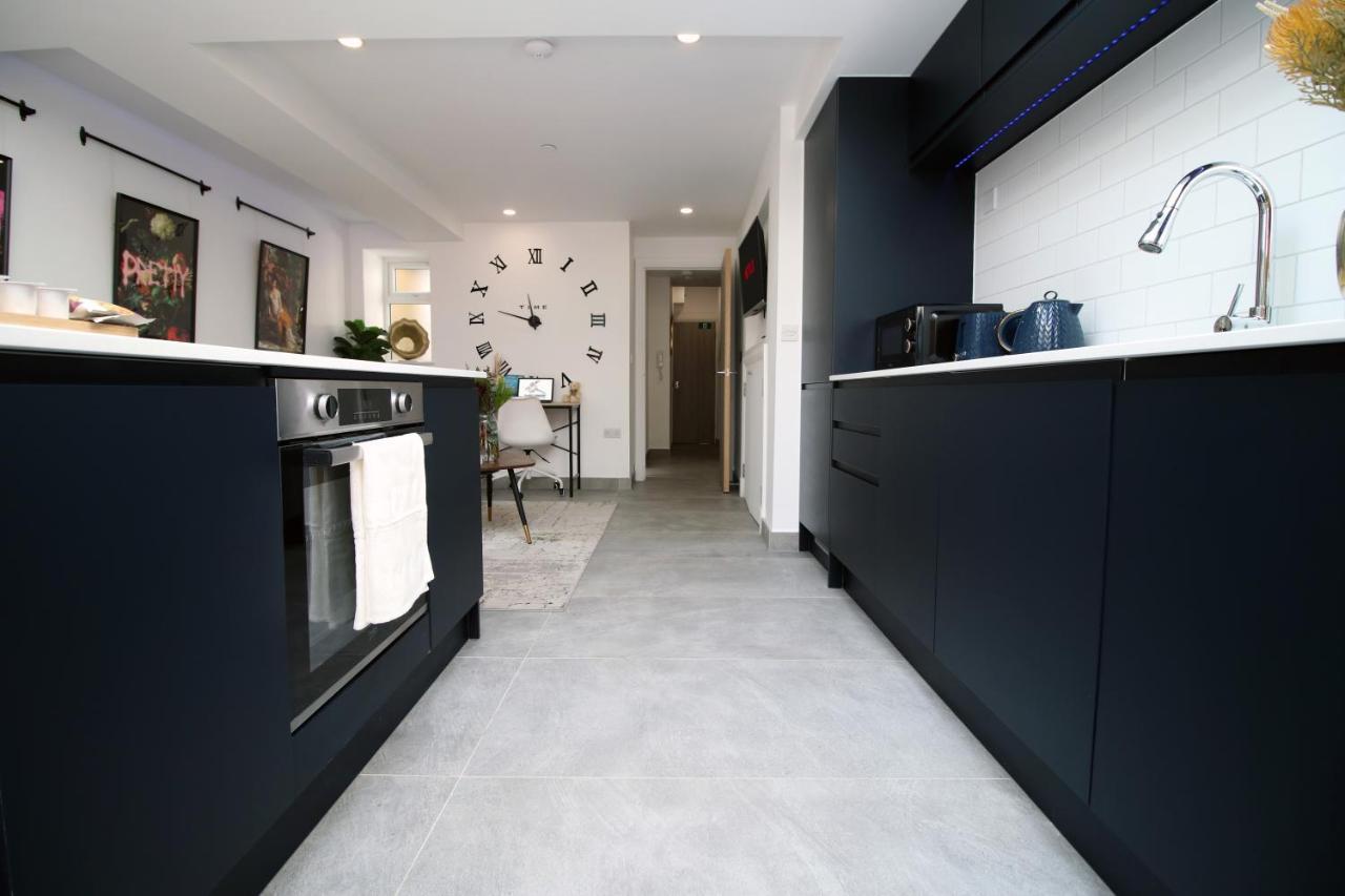 New Spacious 2 Bed Getaway - Private Courtyard! - Underfloor Heating Cardiff Exterior photo